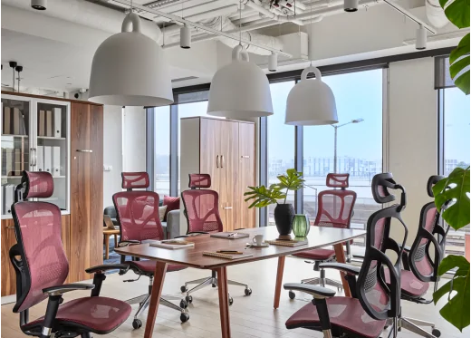 fotele biurowe w biurze czerwone