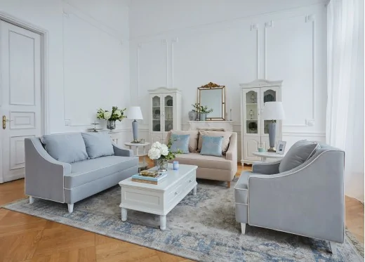 elegancki salon z błękitną sofą